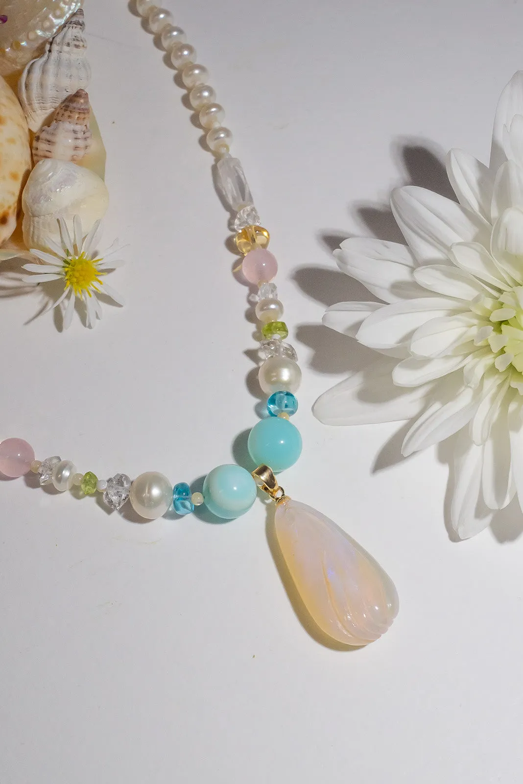 Pendant Opal Swirl on Pearl Necklace