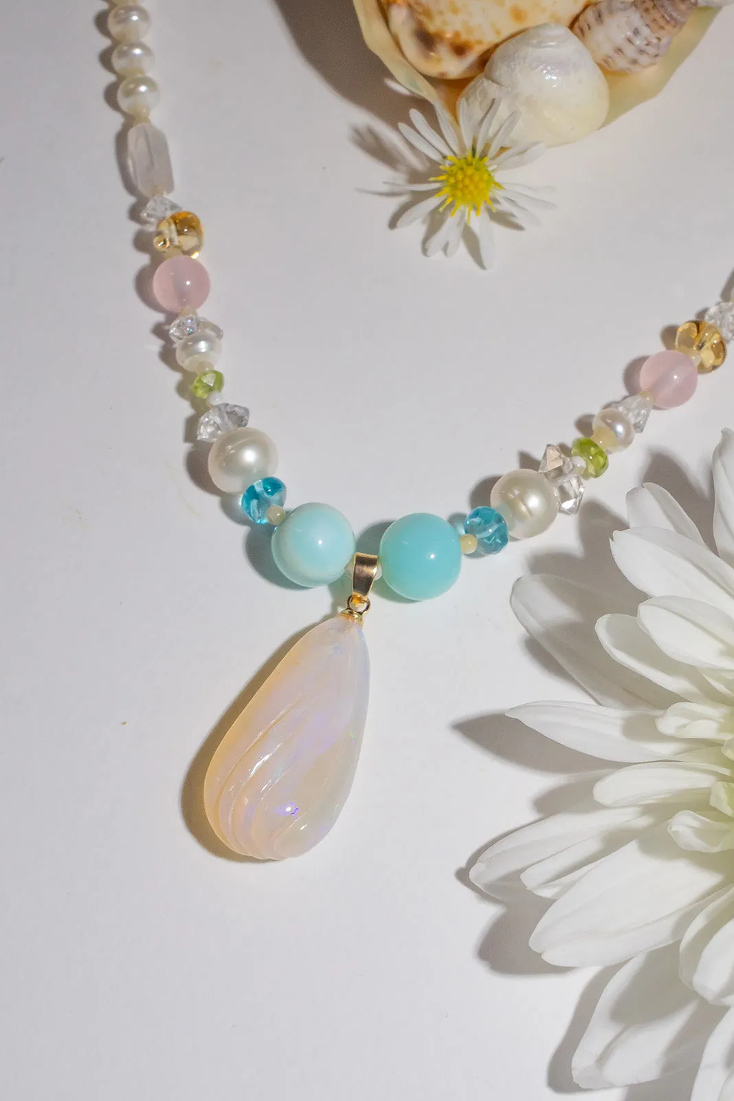 Pendant Opal Swirl on Pearl Necklace