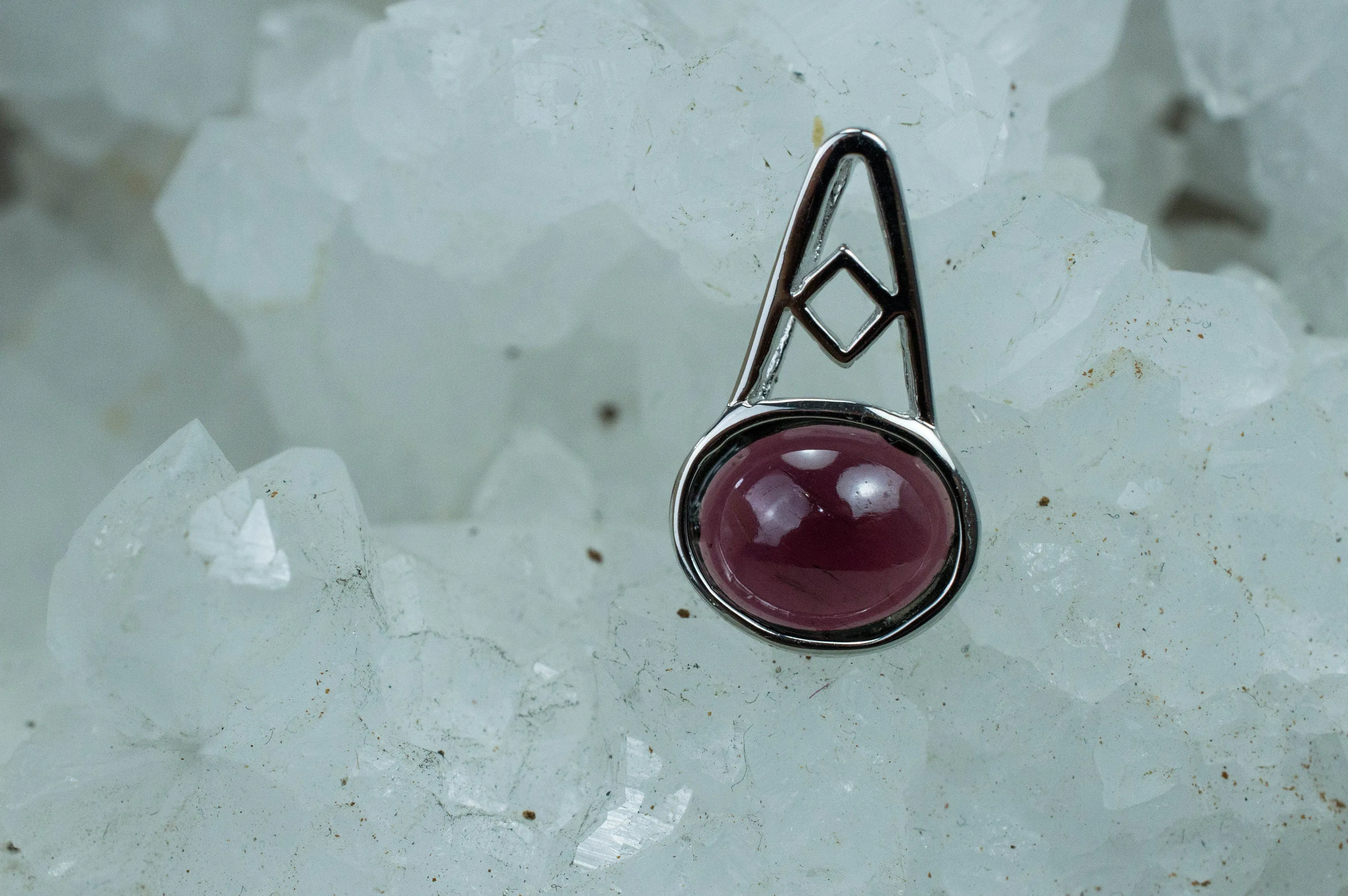 Rhodolite Garnet Pendant; Genuine Untreated Tanzanian Garnet; 1.865cts