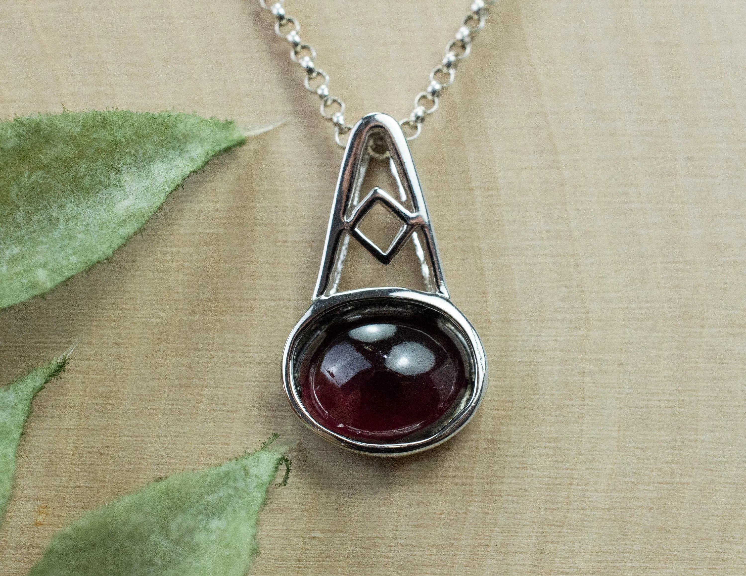 Rhodolite Garnet Pendant; Genuine Untreated Tanzanian Garnet; 1.865cts