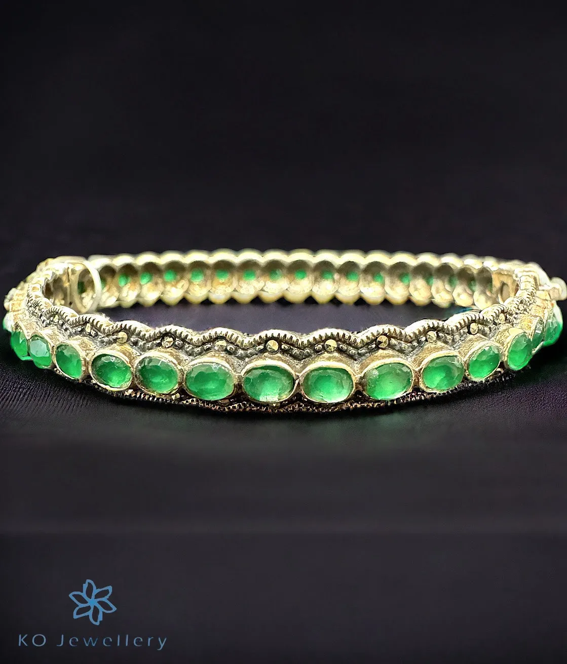 The Zylphia Marcasite Silver Openable Bracelet(Green)